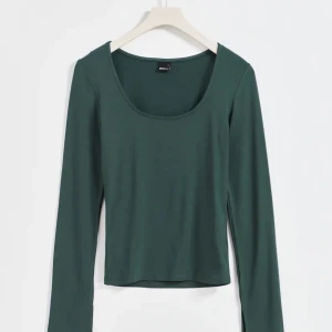 Gina tröja - Säljer denna tröja från Gina i en grön aktig färg💗 säljer för 90kr orginalpris:199💗💗