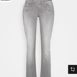 Grå bootcut jeans - LTB valerie  - Säljer nu dessa otroligt snygga jeans! Helt slutsålda och nya med prislapp på ( aldrig använt). Dom är lågmidjade och bootcut, älskar!!! Dom passade tyvärr inte mig i storleken därav säljer jag 