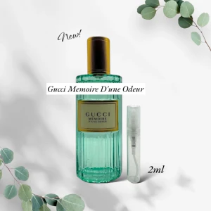 Ny! Gucci Mémoire D'une Odeur 2ml - Säljer en liten 2ml provflaska av Gucci Mémoire D'une Odeur. Perfekt för att testa doften innan du köper en större flaska. Flaskan är enkel och smidig att ta med sig i väskan. Doften är unik och tidlös, perfekt för alla tillfällen.
