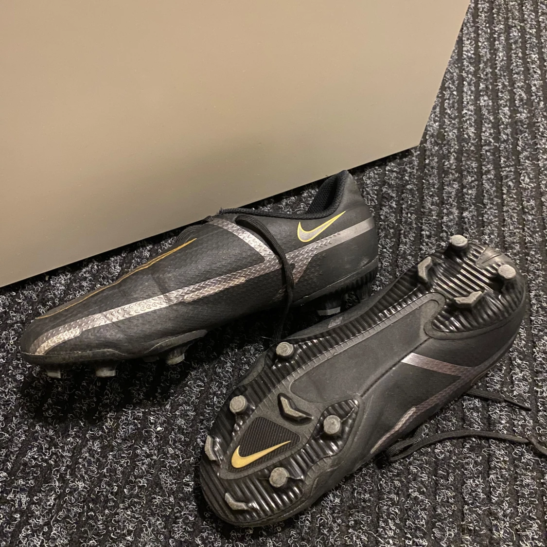 Fotbollsskor/ nike GT2 academy MG 