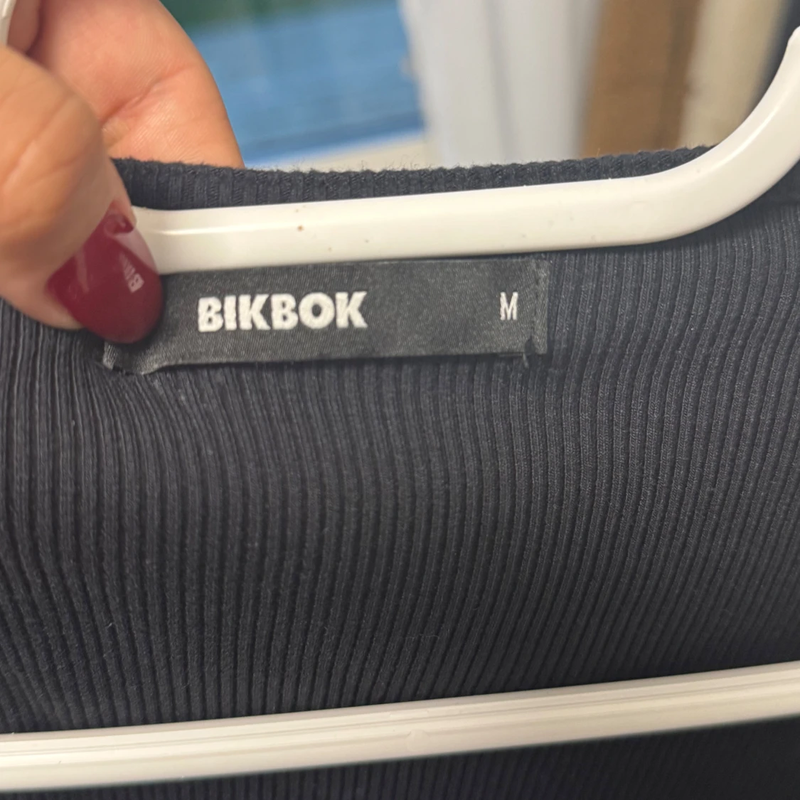 Svart ribbad topp från BikBok - 90