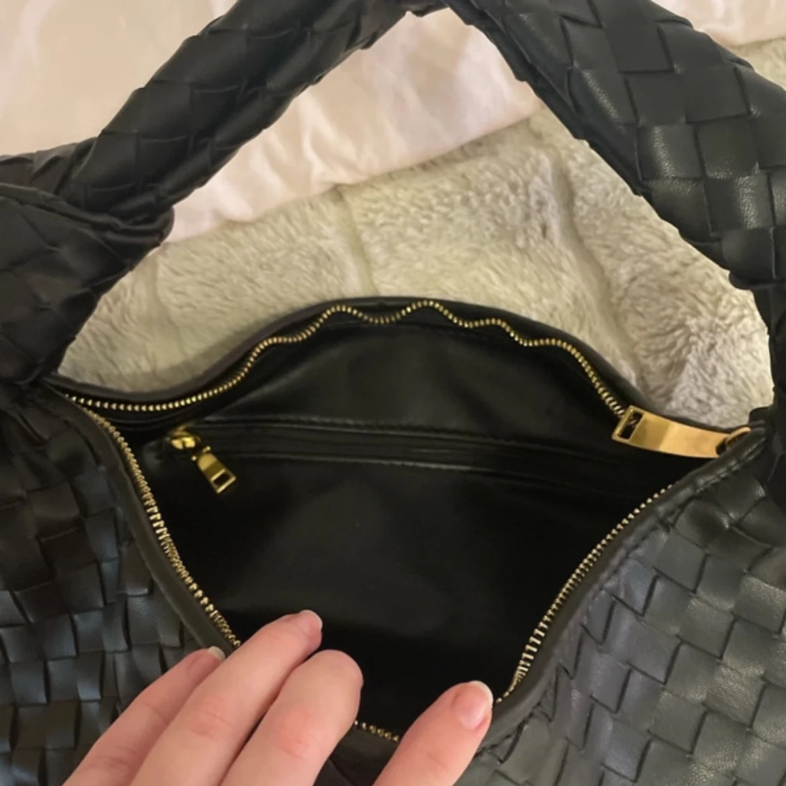 Svart flätad axelväska - 91