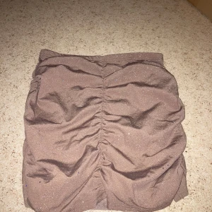 Brun glittrig kjol✨ - :)