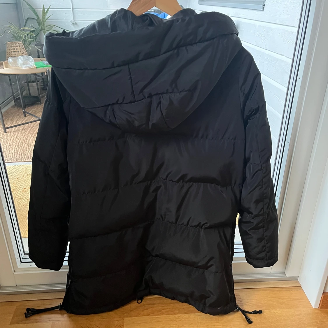 Svart dunjacka från Vero Moda - 93