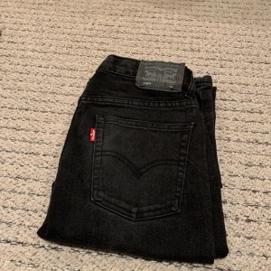 Levis jeans 160-170 - Svarta Levis jeans i modell 510-skinny 