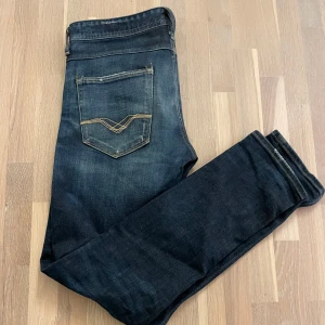 Replay jeans  - Säljer dessa snygga jeans som inte kommer till användning, storleken är 31. Inga skador eller något.  Skriv vid frågor och funderingar