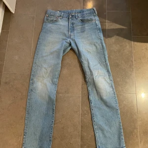 Levis 501  - Nästan helt nya Levis 501, endast använda ett fåtal gånger. 