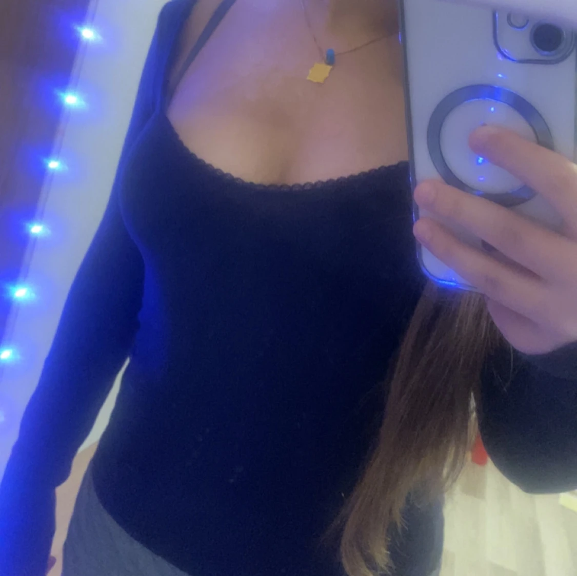 Mörk blå långärmad topp