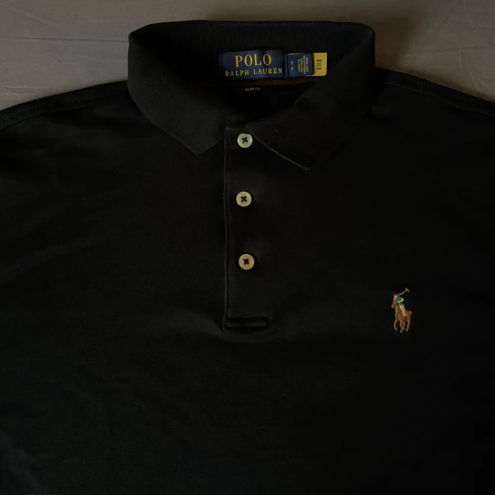 Polo Ralph Lauren herr piké (slim fit) i storlek S. Använd en enda gång. Inga defekter, den är i topp skick.. Tröjor & Koftor.