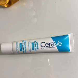 Cerave kräm - Säljer denna cerave blemish control gel💗 Produkten är knappt använt och har i princip hela innehållet kvar🩷 Öppningen har aldrig nuddat min hud!