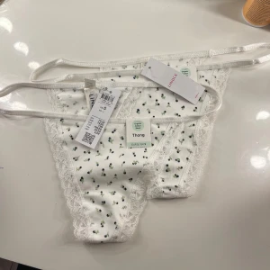 Ett par stringtrosor  - Ett par helt nya stringtrosor med prislapp. ❤️.           ENDAST ETT PAR KVAR
