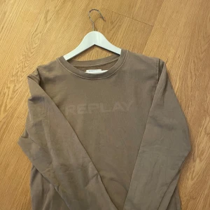 Replay tröja - Trevlig tröja från replay i tunnt material. Inga defekter eller liknande.