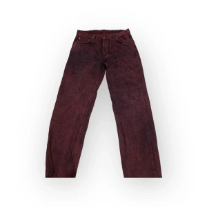 Sweet sktbs byxor - Väldigt gammal och sällsynt färg knappt använda skick:8/10 modellen har inte tillvärkats på 5-6 år och är enligt mig den goaste formen fårn sweet tyvär för små på mig.