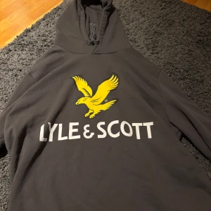 Lyle &scott hoddie - Nypris 600 kr