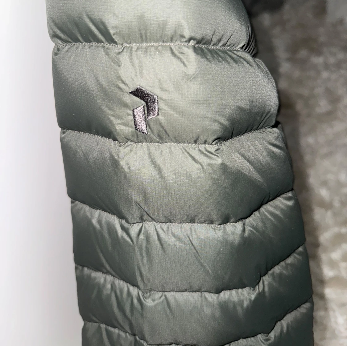 Grön dunjacka Peak Performance - 92