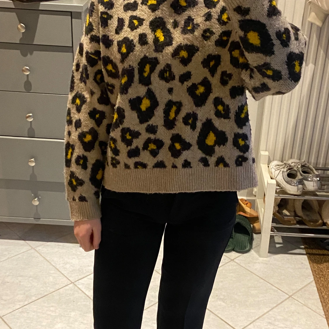 Stickad leopard tröja