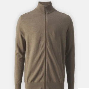 Selected Homme Full zip - Säljer denna bruna fullzip. Ursprungliga pris på Zalando är 779 kr, men säljer min för endast 195 kr! Mycketbra skick. Storlek S men passar M också.