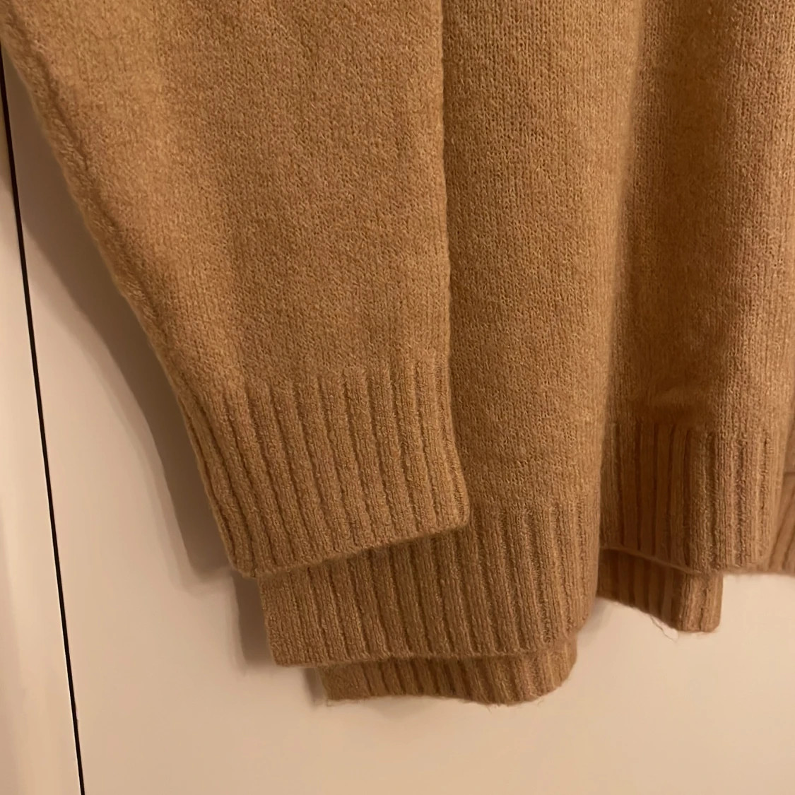 Beige stickad tröja från Divided - 92