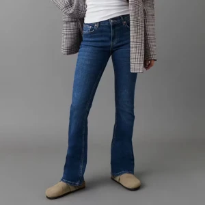 Gina jeans low waist - Fina Gina jeans low waist som är mörkblåa. Använda lite men jätte fina! 