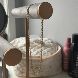 Guld kedja - Säljer denna guldkedja som är köpt på ur och Penn för ett tag sedan❤️