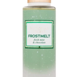 Victoria’s Secret body mist (frostmelt) - Säljer min Victoria’s secret body mist då jag har för många och måste rensa, den doftar gott som after eight typ fast med mer vanilj 🍦🍫 den är använd typ 4 gånger och är i princip helt full