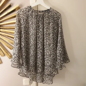 Zara blus - Blus i nyskick från Zara.