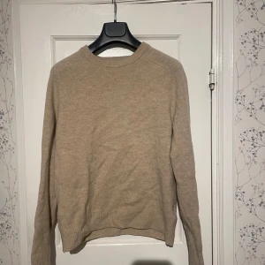 A days march stickad tröja  - Säljer stickad tröja i storlek S