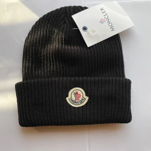 Helt nya moncler mössor - Helt nya moncler mössor för endast 500styck priset kan diskuteras 