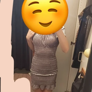 Miniklänning - Så fin klänning från h&m! Storlek S och I nyskick.