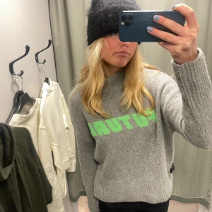 Kashmir tröja  - Säljer denna amazing from future tröjan i Kashmir!!! Så najs nj till kallare väder🌱