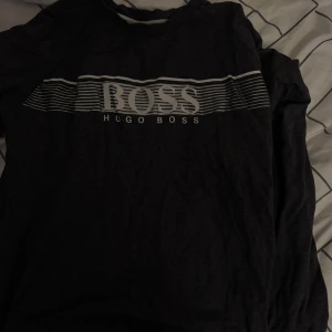 Hugo boss - Hugo boss storlek S/M används inte och knappt använd. 