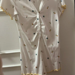 Blommig romper byxdress - Romper byxdress