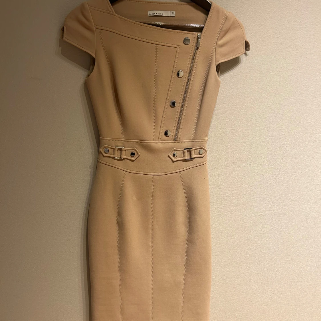 Karen Millen beige / camel färgad klänning  - 91