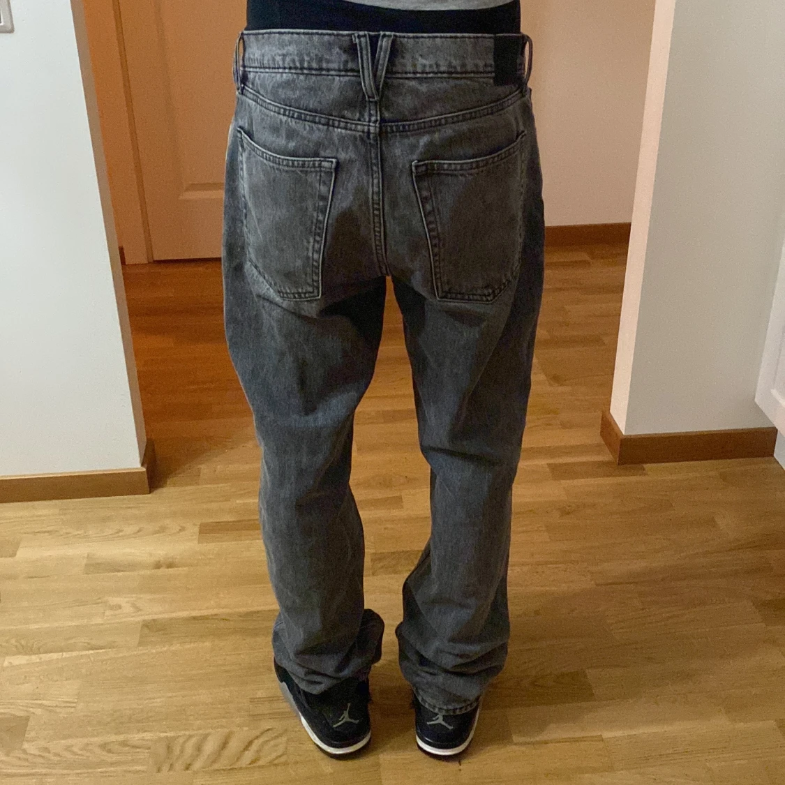 Mörk gråa jeans byxor  - 93