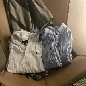 Polo Ralph Lauren - Ja säljer tre stycken ass snygga skjortor som man kan ha under nån tröja eller som man kan ha till något finare nu till vintern❄️🤩 Jag säljer en för 450kr och alla tre för 1000kr men priset kan sänkas vid snabb affär 👌👌