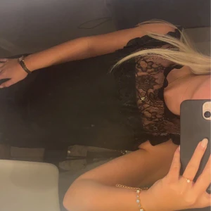 Spetslinne - Super fint spetslinne från zara som inte säljs längre. Perfekt till fest eller vardags❤️