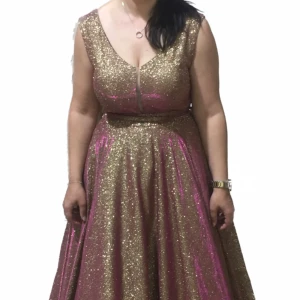 Glittrig festklänning - Festlig glittrande balklänning i storlek M (strl 38-40). Perfekt för balen eller andra festtillfällen💕