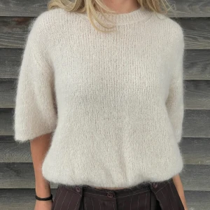 Design by si stickad trekvart tröja🩷✨✨ - Jättemysig stickad t-shirt 💕💕