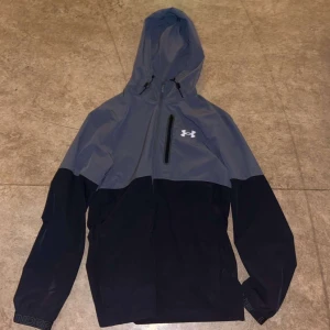 Under armour jacka  - Storlek S helt ny för liten  Oanvänd  