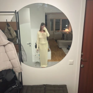 Matchande set  - Tröja+ kjol, kjolen storlek M och toppen o storlek s