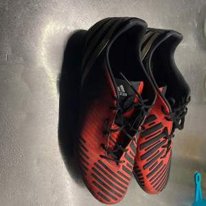 Halloj, säljer ett par adidas predator i gott skick. Köpta för ungefär 2000kr! Skicka om ni har frågor eller liknande. Mvh