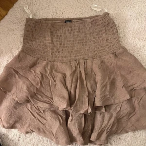 3 kjolar - 3 kjolar från shein, den första i storlek S och de andra två i storlek XS. Köp alla för 50 eller en för 20