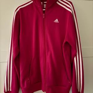 Adidas träningsjacka  - Superfin Adidas jacka. 