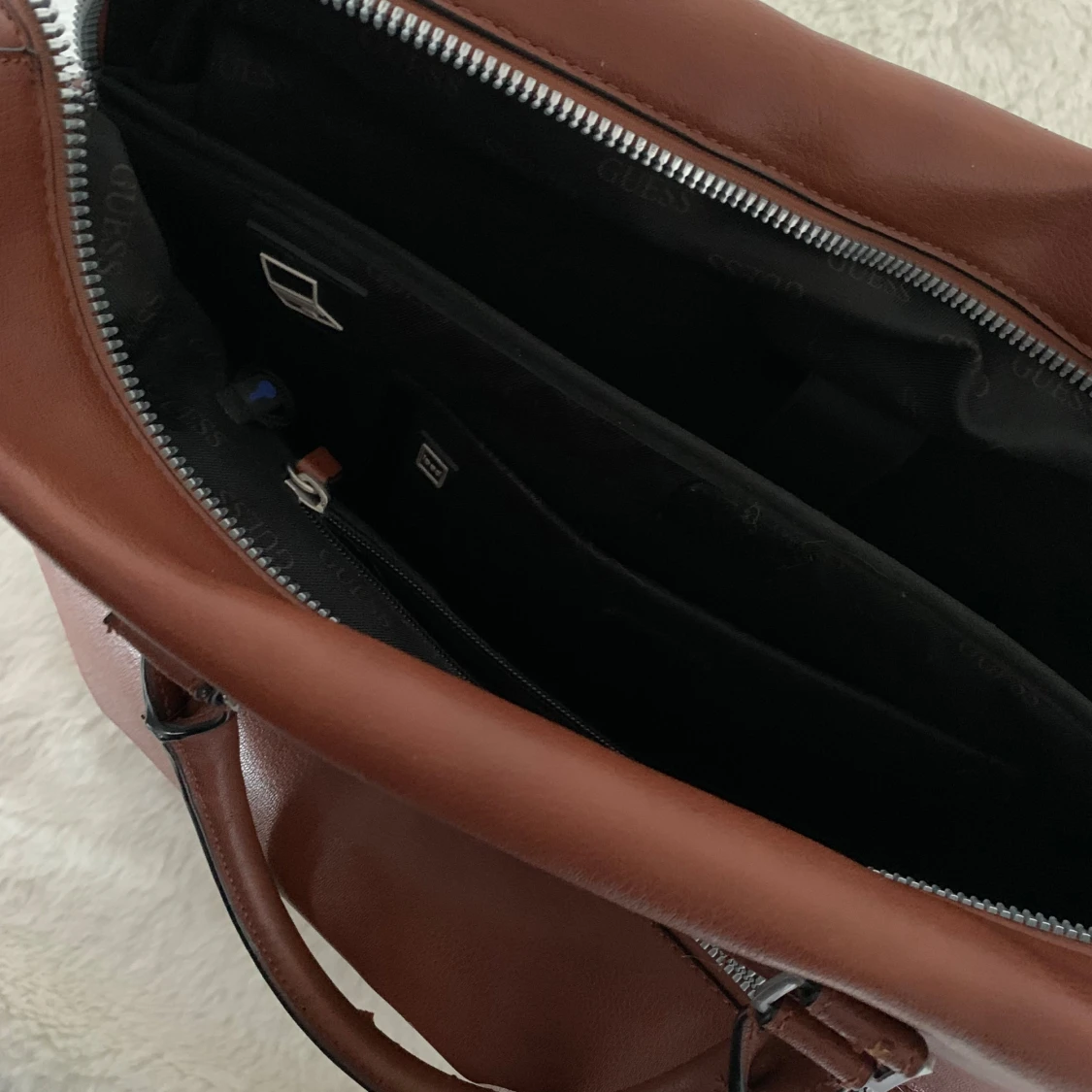 Datorväska från Guess / portfölj  - 91