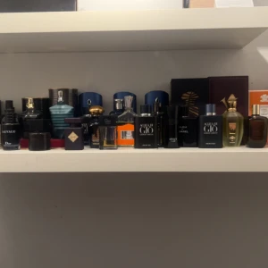 PARFYM SAMPLES - INTITO SIDE EFFECT 2ML = 105KR/5ML = 230KR XERJOFF NAXOS 2ML=99KR/5ML=205KR MANCERA LEMON LINE 2ML=59KR/5ML149KR WIDIAN LONDON 2ML=210KR CREED VIKING COLOGNE 2ML=109KR/5ML=239KR JPG LE MALE LE PARFUM 2ML=49KR/5ML=99KR FÖR MER PARFYMER KOM DM  MVH G.A