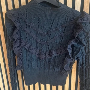 söt stickad tröja  - stickad tröja från zara, använt 1-2 gånger, strl s💓💓