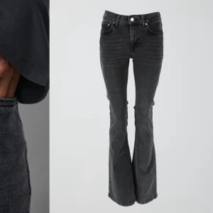 Bootcut jeans - D är lite slitna där nere annars är de i bra skick🥰❤️ skulle säga storlek xs