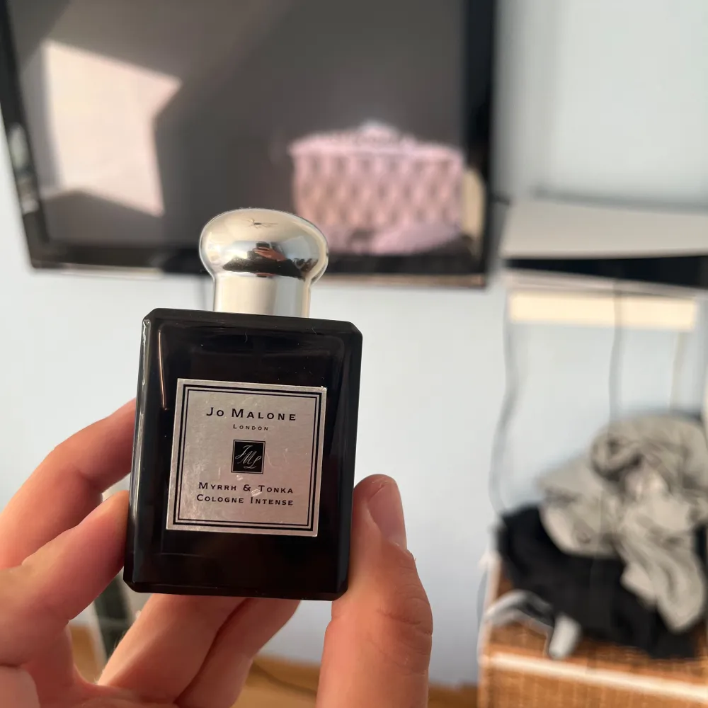 Jo Malone myrrh & tonka parfym. Köpt på Åhléns , kvitto finns. Utan box. 45 ml kvar av 50 alltså nästan full. . Skönhet.