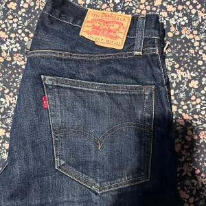 Snygga Levi’s jeans, strl W34/L32