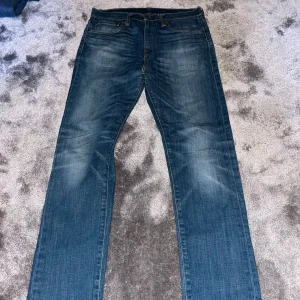 Levis 525 - Säljer dessa 525or, inga hål eller liknande 
